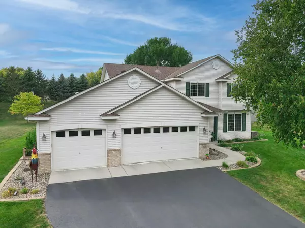2505 Schneider CT,  Chaska,  MN 55318