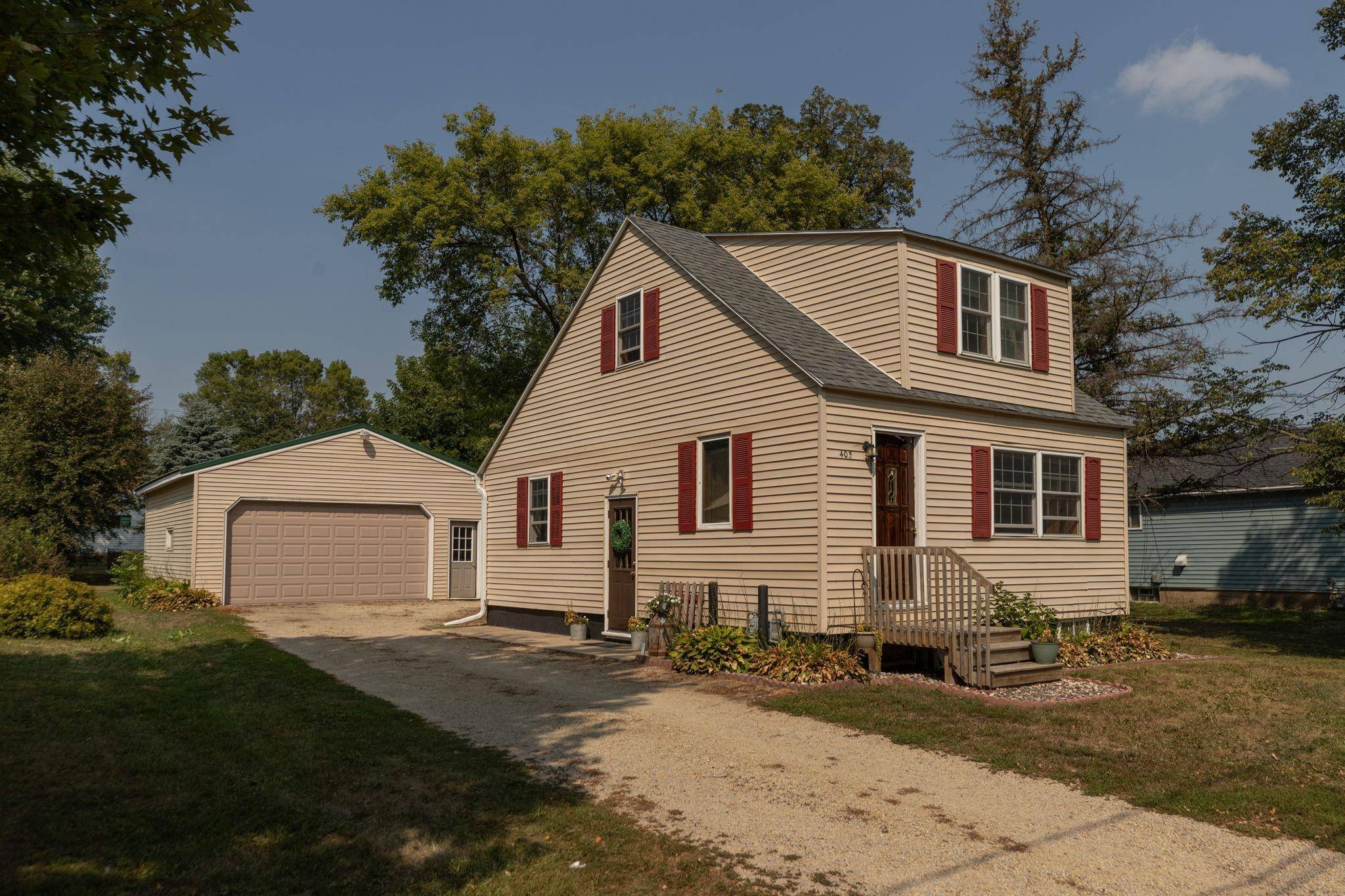 403 Pleasant ST E, Brownsdale, MN 55918