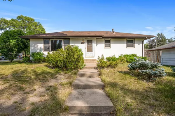 487 12th AVE NW, New Brighton, MN 55112