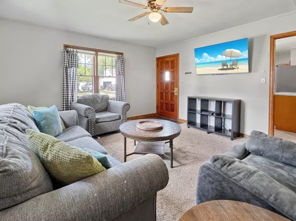 Fairmont, MN 56031,112 Maple ST
