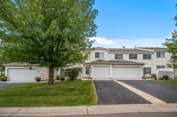 13207 Bush LN, Eden Prairie, MN 55347