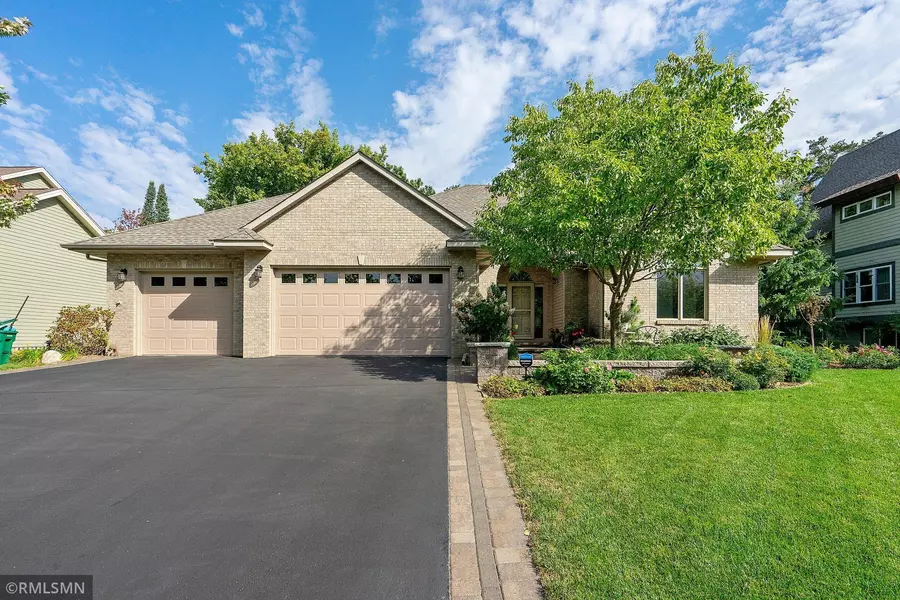 221 Dahlia ST, Mahtomedi, MN 55115