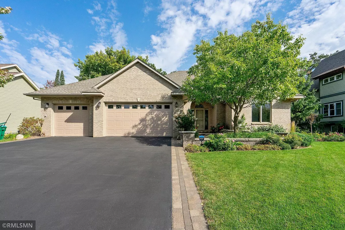 Mahtomedi, MN 55115,221 Dahlia ST