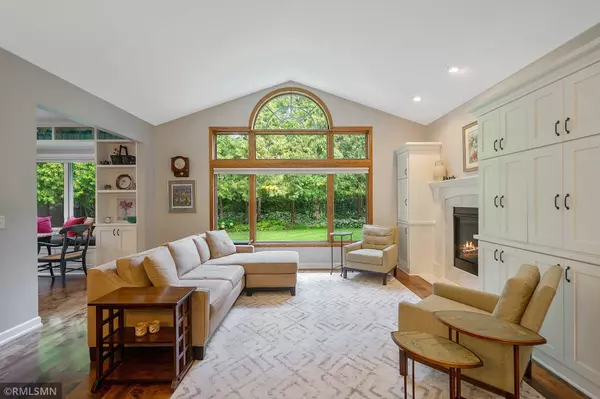 Mahtomedi, MN 55115,221 Dahlia ST