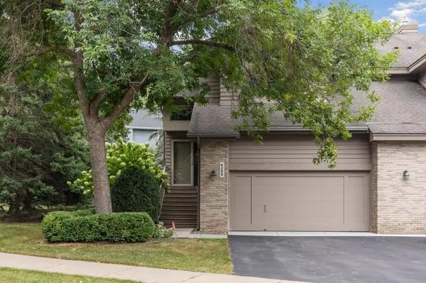 6255 Sequoia CIR, Eden Prairie, MN 55346