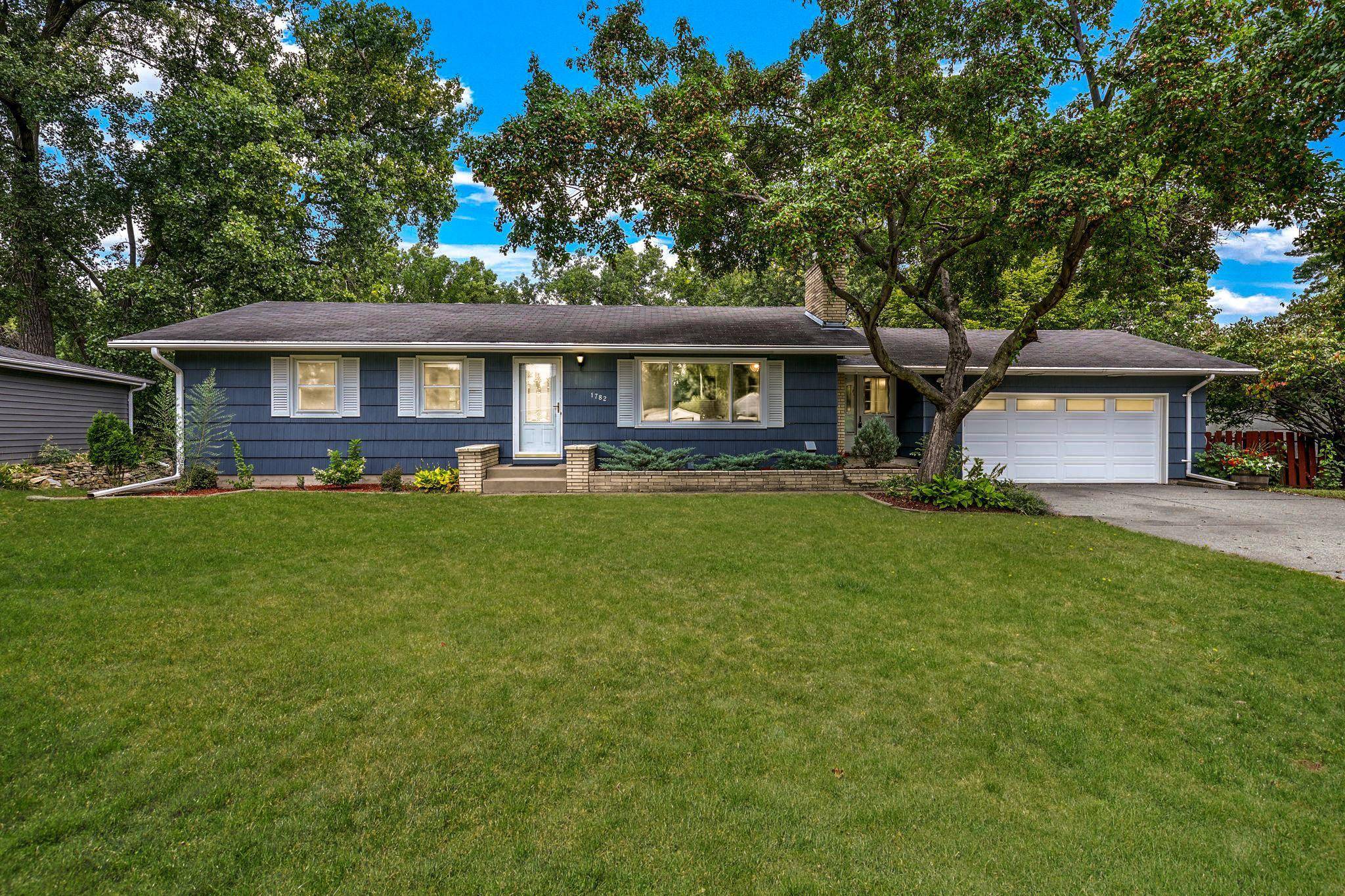 Maplewood, MN 55117,1782 Onacrest Curve