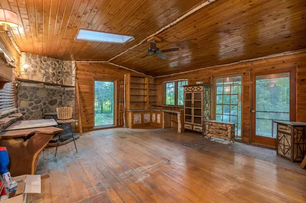 Montgomery, MN 56069,33832 Lake Pepin RD