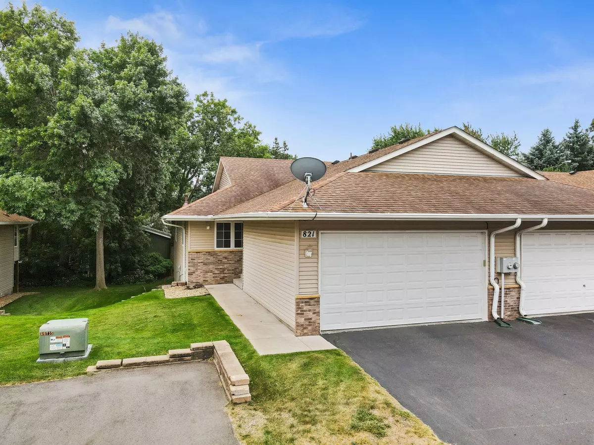 New Brighton, MN 55112,821 White Oak CT