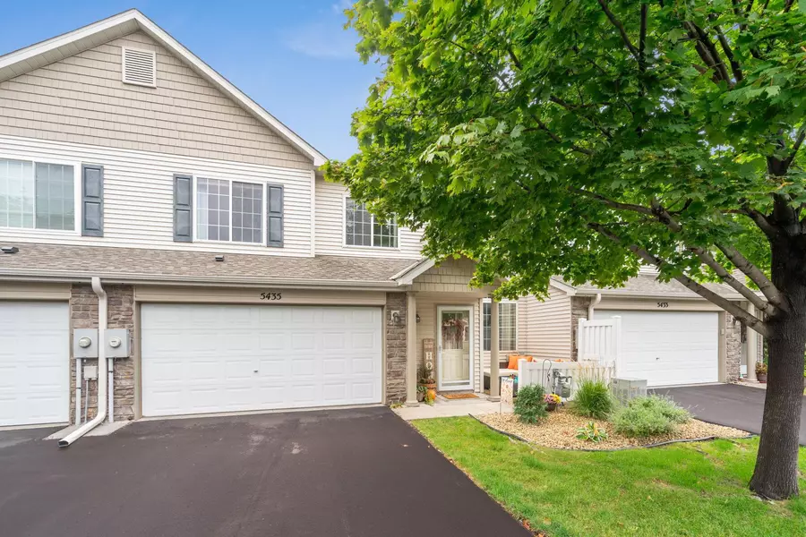 5435 Brewer LN, Inver Grove Heights, MN 55076