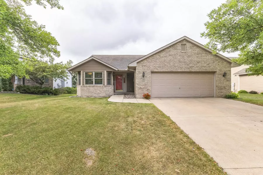 1413 Courtland W, Waconia, MN 55387