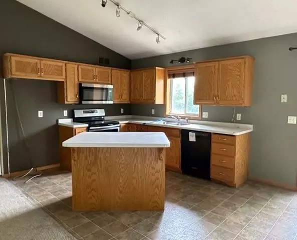 Monticello, MN 55362,9522 River Forest DR