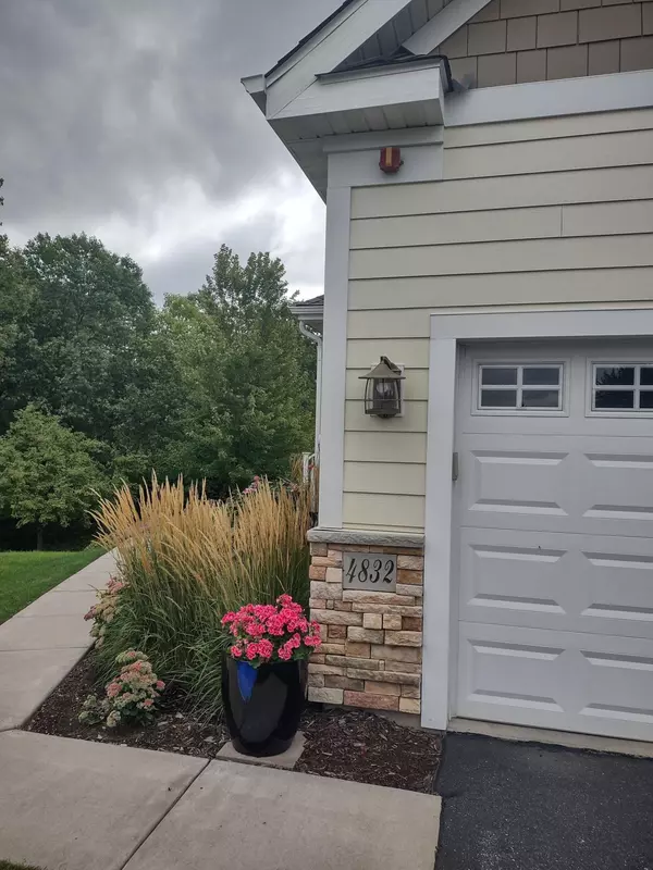 Eagan, MN 55122,4832 Steeplechase CIR