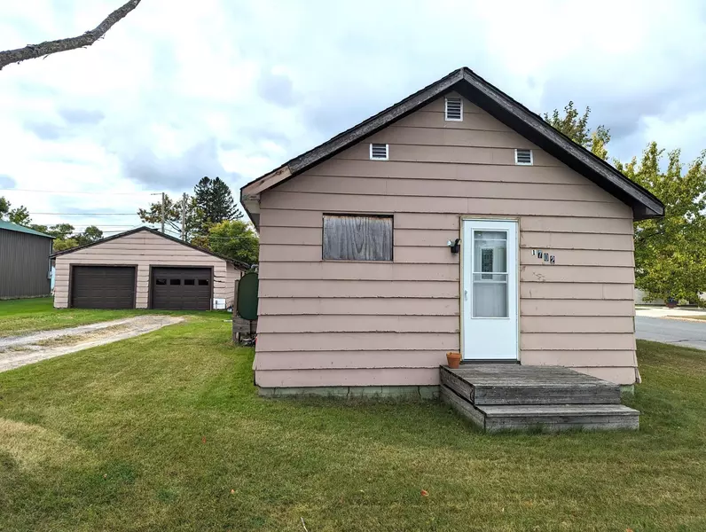 1702 2nd AVE E, International Falls, MN 56649