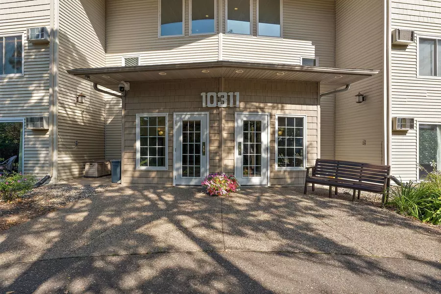 10311 Cedar Lake RD #101, Minnetonka, MN 55305