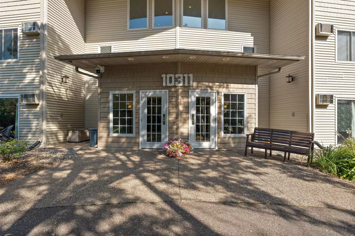 Minnetonka, MN 55305,10311 Cedar Lake RD #101