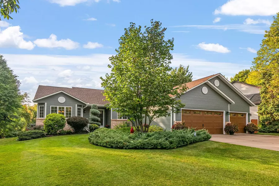 995 Kohlman LN, Maplewood, MN 55109