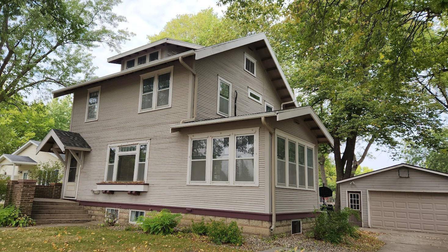528 11th ST, Windom, MN 56101