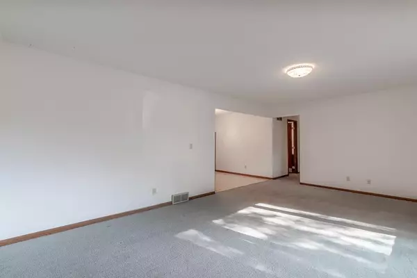North Mankato, MN 56003,1719 Kathleen DR