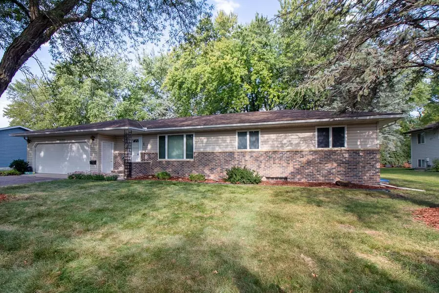 1719 Kathleen DR, North Mankato, MN 56003