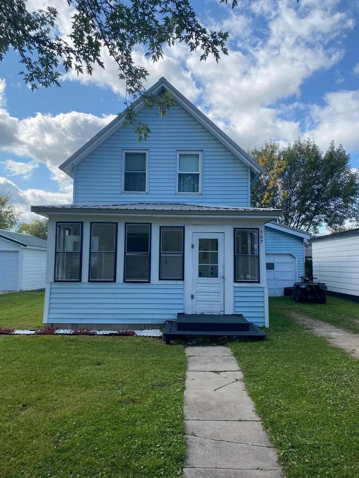 Baudette, MN 56623,307 3rd AVE SE