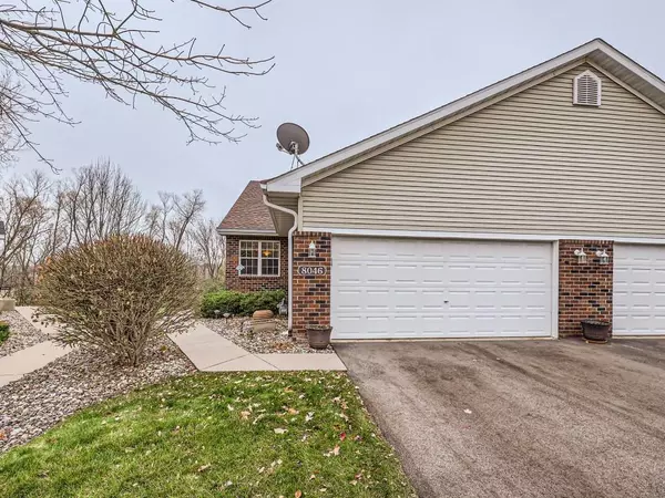 8046 Autumn Ridge WAY, Chanhassen, MN 55317