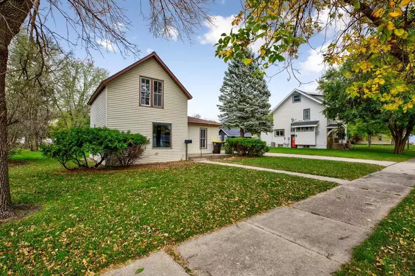 Windom, MN 56101,724 12th ST