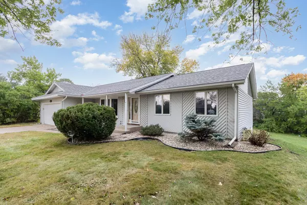 Apple Valley, MN 55124,926 Redwood CIR