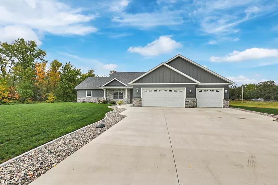 804 Mitchell CT, Glencoe, MN 55336