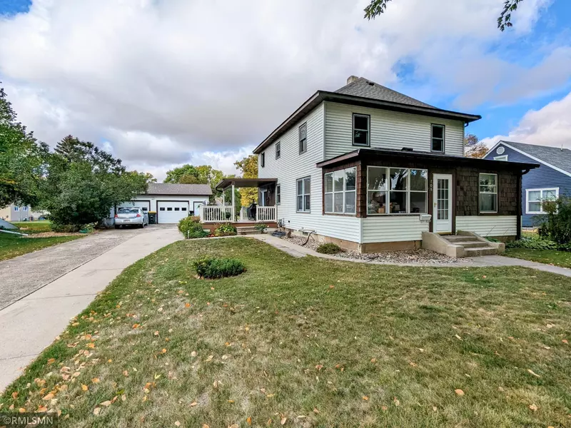 708 S 10th ST, Olivia, MN 56277