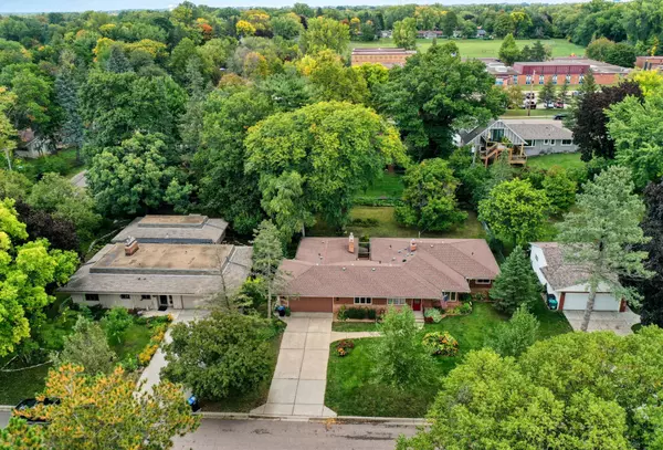 Roseville, MN 55113,965 Woodlynn AVE