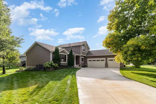 654 Ironwood CIR, Lino Lakes, MN 55014