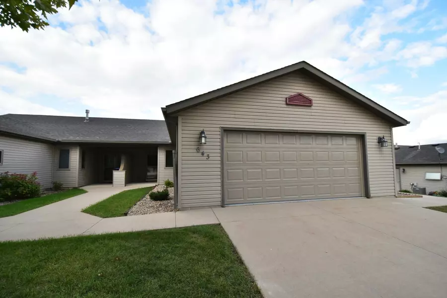 643 Sandy CT, Wanamingo, MN 55983