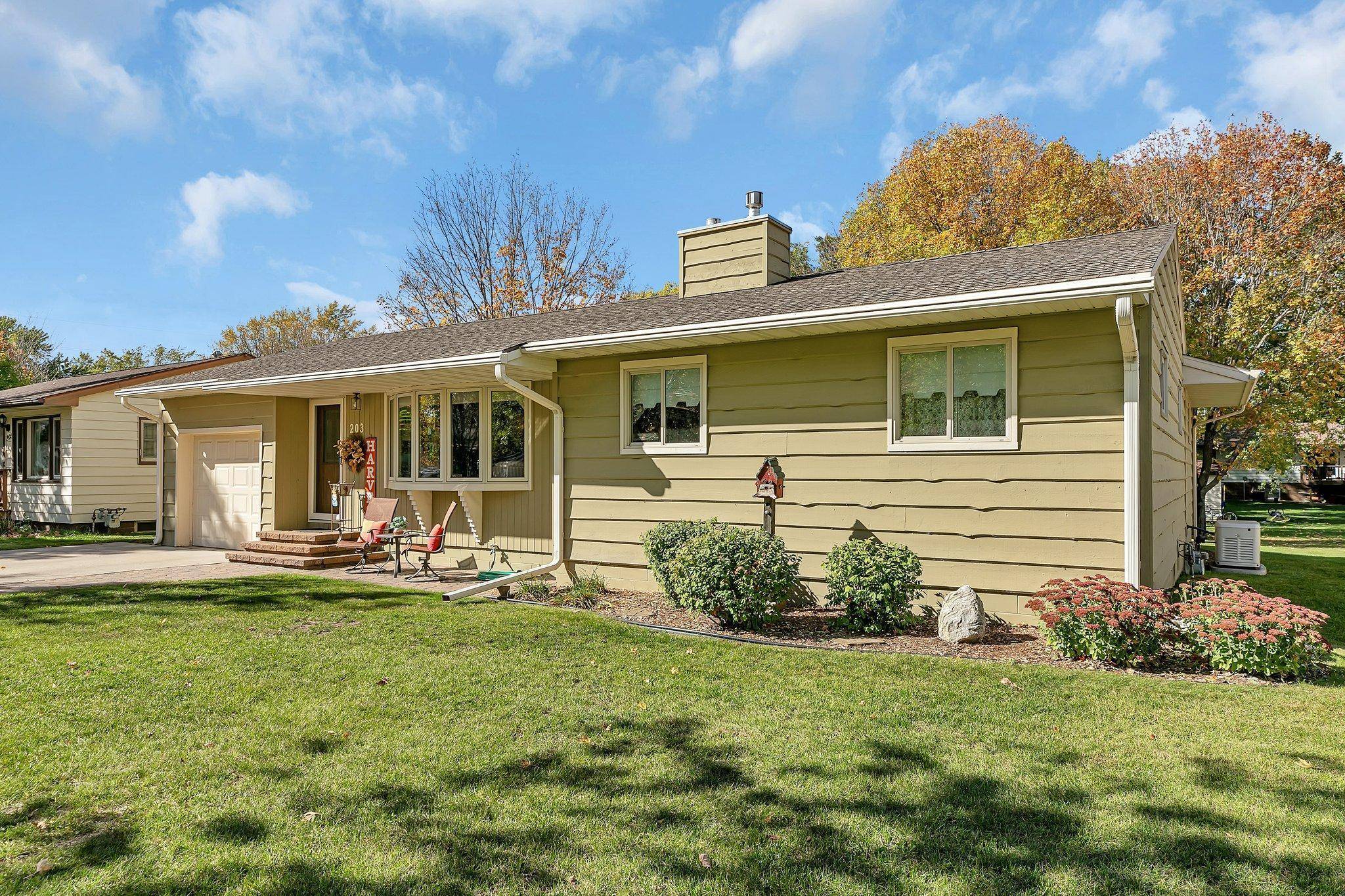 Avon, MN 56310,203 Char AVE SE