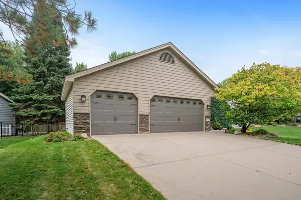 Eden Prairie, MN 55347,8523 Saratoga LN