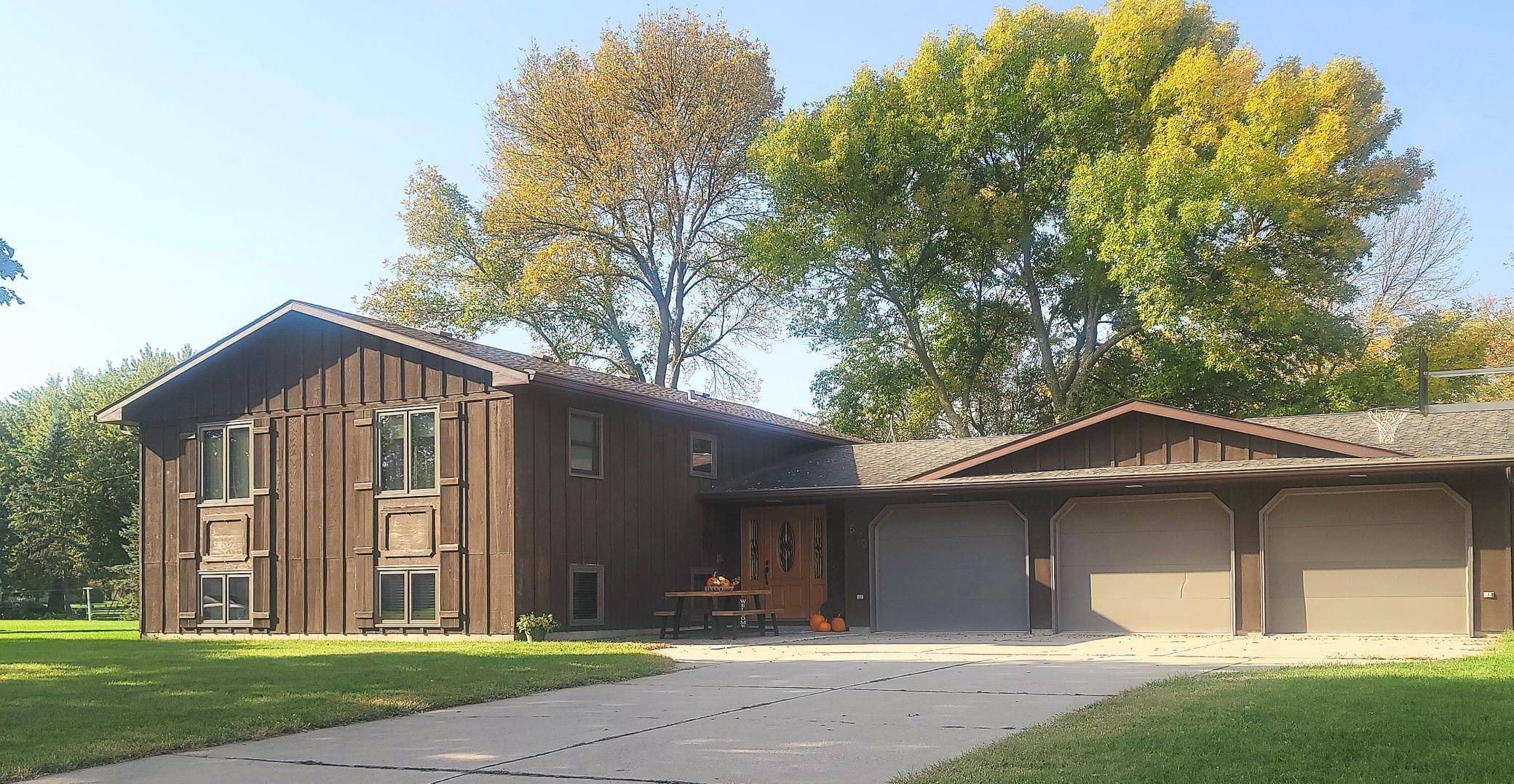 570 1st ST N, Butterfield, MN 56120