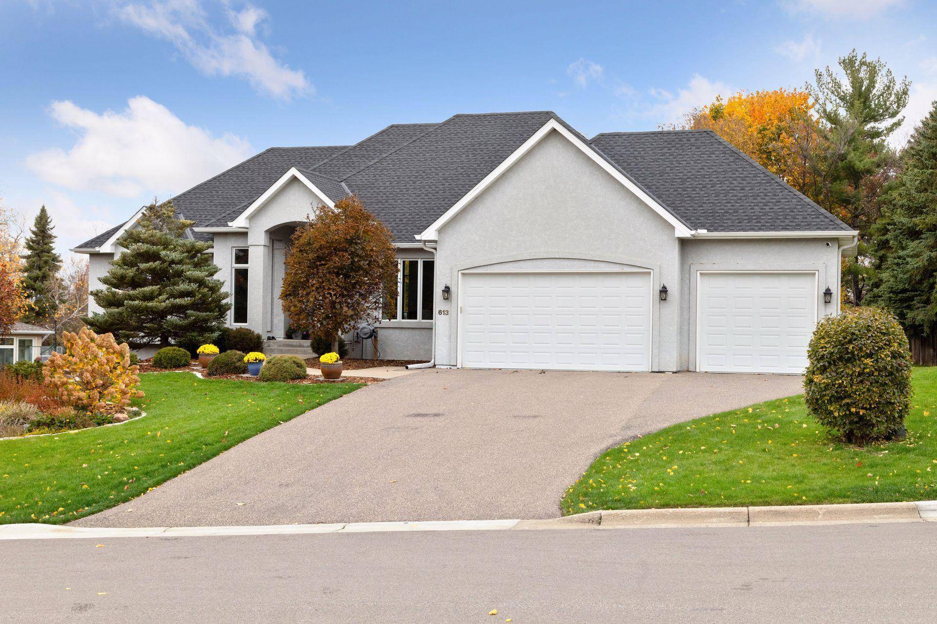 613 Sutcliff CIR, Mendota Heights, MN 55118