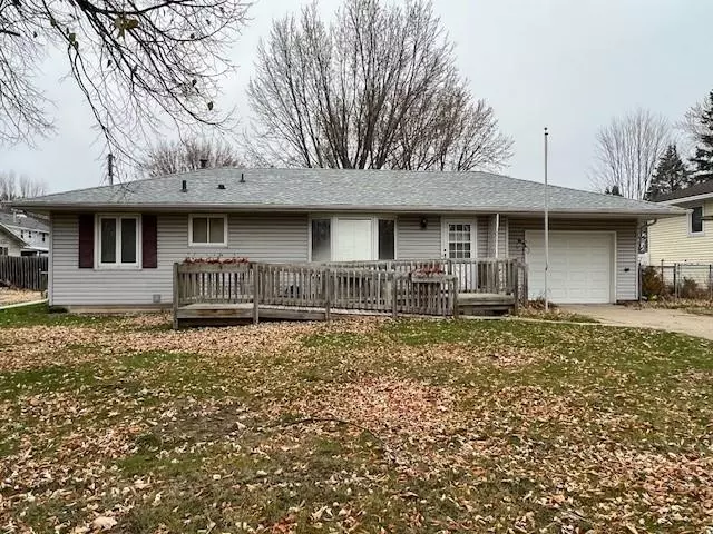 261 Strese LN, Apple Valley, MN 55124