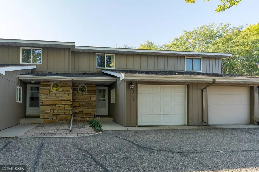 1637 James DR, North Mankato, MN 56003