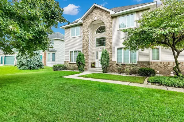7825 Cobblestone RD,  Woodbury,  MN 55125