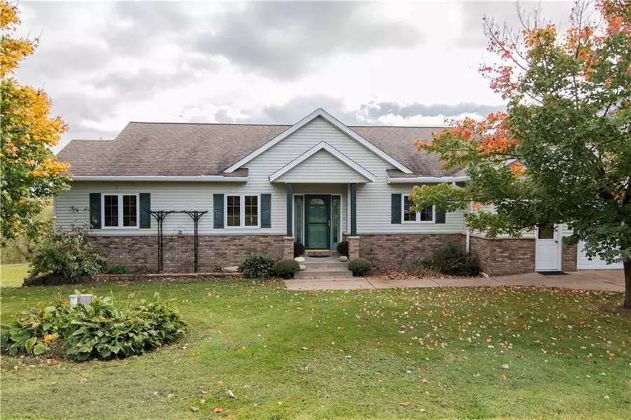 11001 E Mallard RD, Fall Creek, WI 54742