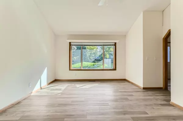 Vadnais Heights, MN 55127,3683 Pineview DR