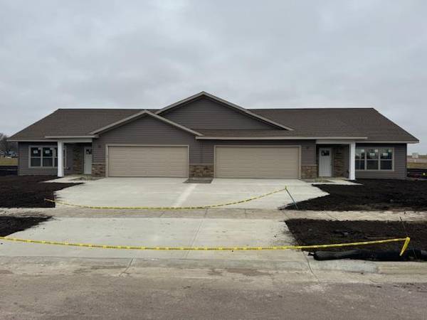 2214 Red Bird LN, Fairmont, MN 56031