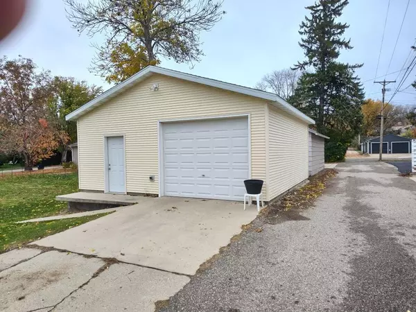 Glenwood, MN 56334,320 1st AVE SE