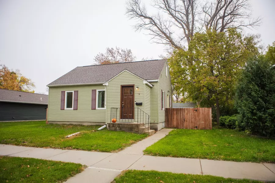 14 E 4th ST, Morris, MN 56267