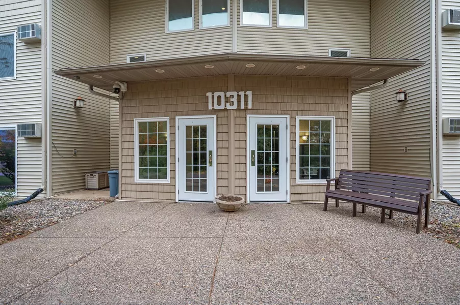 10311 Cedar Lake RD #117, Minnetonka, MN 55305