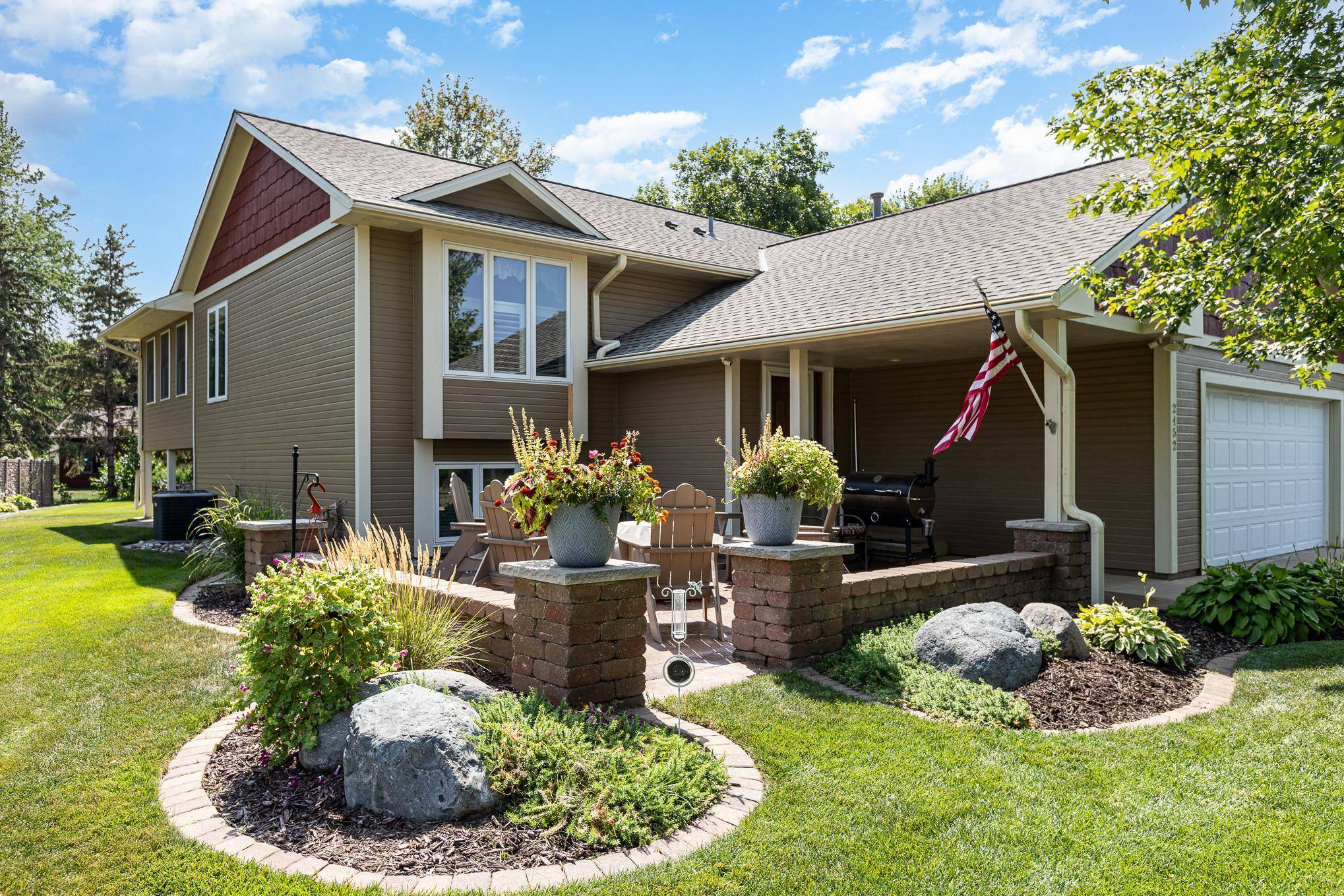 2452 Hauer TRL, Shakopee, MN 55379
