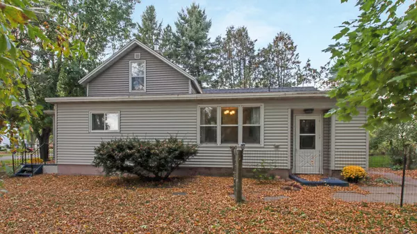 New Auburn, WI 54757,214 E Dell ST