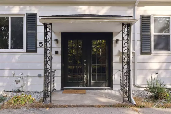 Saint Paul, MN 55116,570 Fairview AVE S