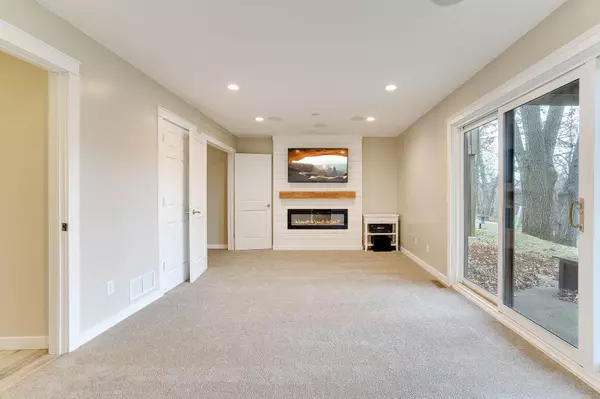Coon Rapids, MN 55448,19 110th LN NW