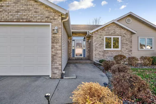 Owatonna, MN 55060,1255 Clover LN SE